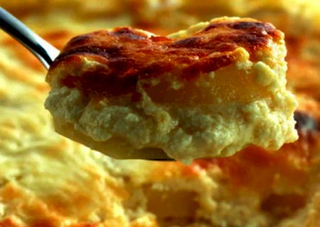 Batata ao forno com queijo para variar o cardápio