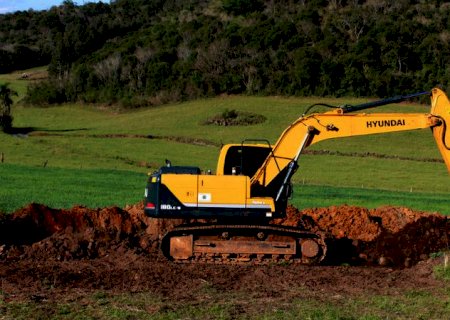 Prefeitura de Maracaju licita escavadeira hidráulica no valor de R$ 608 mil