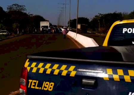 Esperando STF, &iacute;ndios ampliam protesto e interditam mais tr&ecirc;s rodovias
