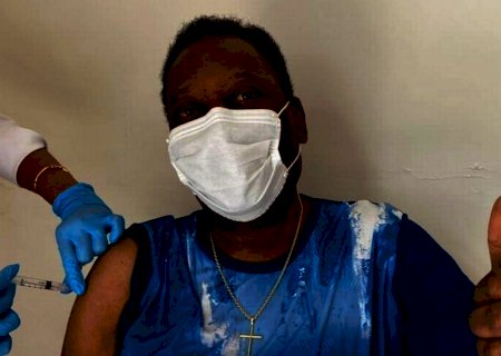 Pelé é internado em SP após exames apontarem problemas de saúde
