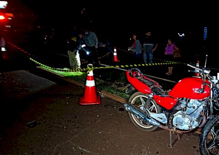 Motociclista que estava na contramão de rodovia, bate de frente contra carro e morre em Dourados (Fotos)