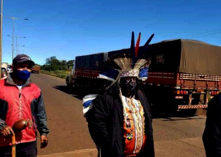 Indígenas voltam a bloquear rodovia MS-156, que liga  Itaporã a Dourados