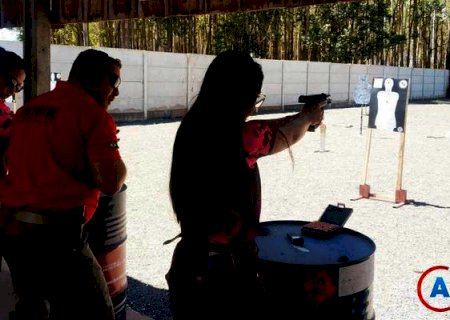 Curso ensina mulheres a manusear armas e atirar com revólver e pistola em Amambai - A Gazeta News