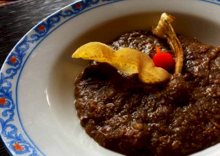 Sem segredo: aprenda a fazer pirão de farinha com caldo de carne