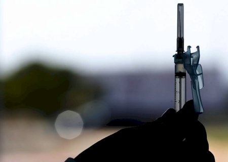 Estudo indica que vacinas aumentam proteção de quem já teve covid-19