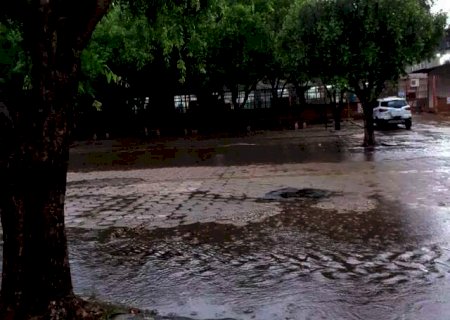 Sob alerta para tempestade, munic&iacute;pios do Interior registram chuva