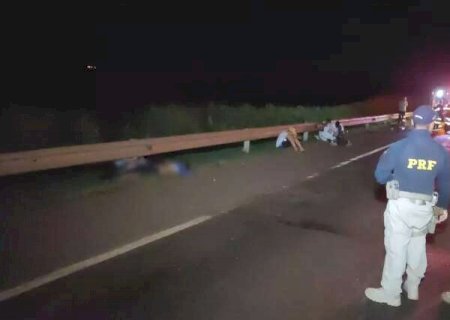 Adolescente de 13 anos e jovem morrem atropelados por caminh&atilde;o na BR-163 em Dourados
