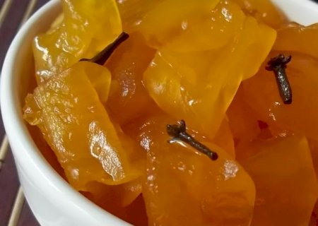 Doce de mamão caseiro em pedaços: melhor que o de mamão ralado