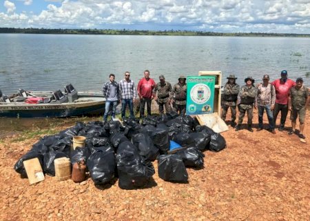 Pescadores e voluntários retiram 700 kg de lixo do Rio Santana em ação pelo Dia da Água