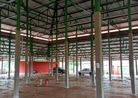 Barbosinha espera, há 9 meses, projeto para cobertura de área na Feira de Dourados