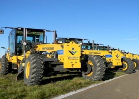 Governo entrega veículos e equipamentos agrícolas para 40 municípios do Estado