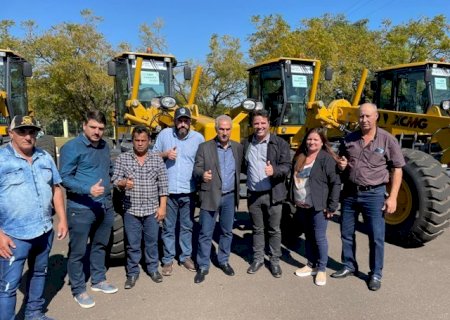 Caarapó recebe motoniveladora de R$ 738 mil