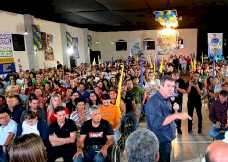 Riedel conversa com a população de Amambai e avisa: 'a cidade vai crescer'