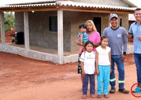 Em Amambai, empresário presenteia colaborador com uma casa (Vídeo)