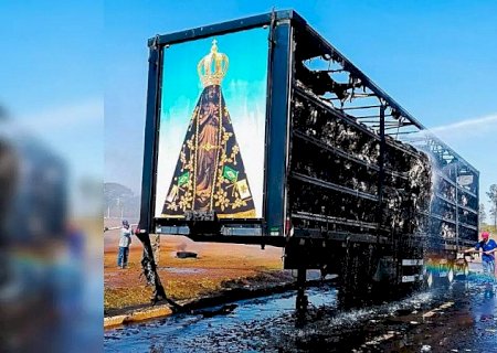 Vídeo: Imagem de Nossa Senhora fica intacta em carreta destruída pelo fogo