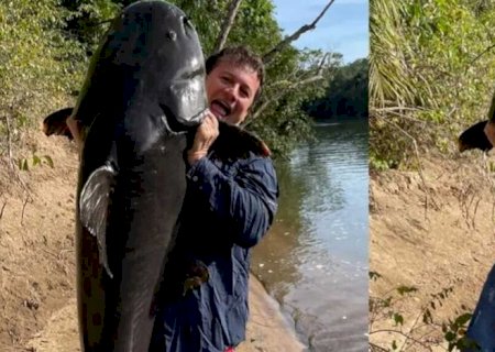 Pai e filho pescam juntos peixe de 1,65m e 60kg em rio de MS