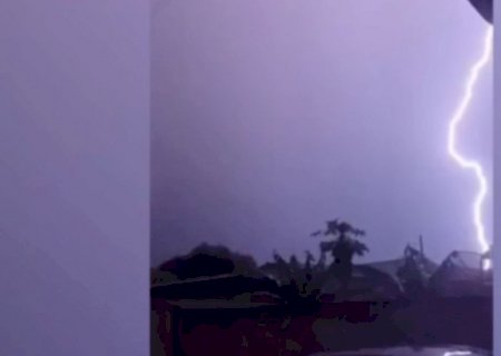 Bonito tem tempestade elétrica com até 600 raios por hora