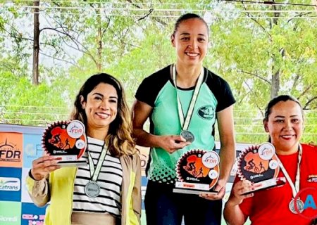 Amambaienses dominam prova de MTB feminino em Caarapó