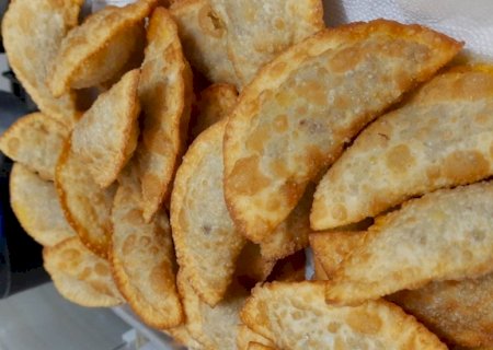 Massa de pastel caseira de 2 ingredientes: a melhor que você vai comer na vida