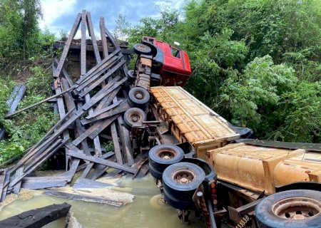 Acima do peso permitido, ponte não suporta e cai após carreta bitrem tentar travessia em Bonito
