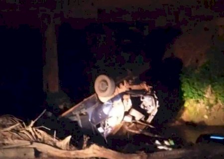 Veículo cai de ponte na rodovia MS-382 e casal sobrevive