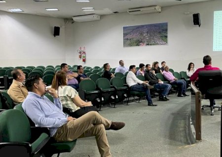 Câmara de Nova Andradina faz reunião para organizar nomes das ruas da cidade