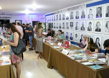 Feira de Literatura segue até quinta na Câmara de Dourados