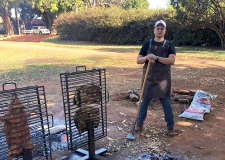 Porco &agrave; Paraguaia &eacute; especialidade de churrasqueiro com alma pantaneira