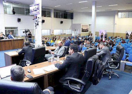 Câmara de Dourados aprova nova tabela salarial de agentes de trânsito