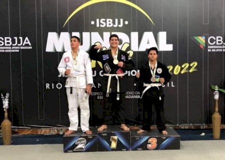 Douradense campeão mundial de jiu-jitsu participa de carreata no sábado