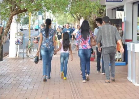 Comércio de Dourados abre até 22h a partir desta segunda-feira