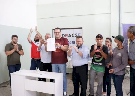 Alan Guedes sanciona lei que garante piso salarial aos agentes comunitários e de endemias