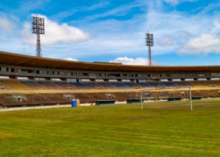 Após cinco anos, estádio Douradão volta a ter público em jogos