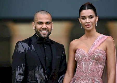 Esposa de Daniel Alves desmente suposto divórcio: “Inventam”