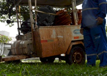 Trabalhadores suspendem limpeza pública e prefeitura aciona empresa responsável
