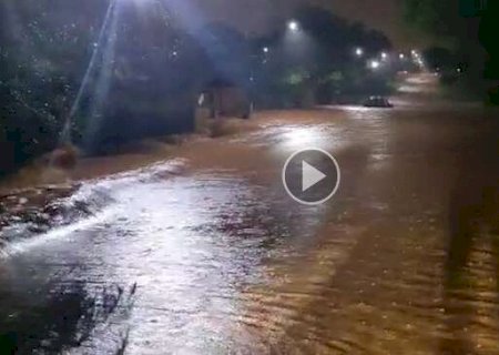 Temporal levou casas inteiras e deixou 30 fam&iacute;lias desabrigadas na fronteira