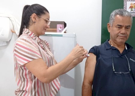 Itaporã está ministrando as primeiras doses de vacina contra Covid 19 Bivalente