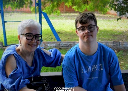 Mãe fala de desafios com filho portador de Down e como apoia outras famílias