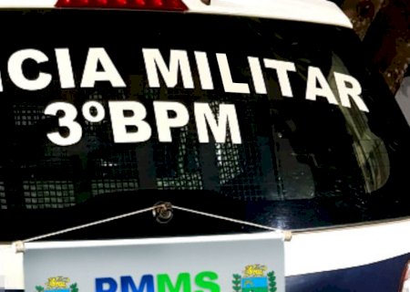Foragido da justiça é capturado e preso pela Polícia Militar portando drogas no centro de Douradina