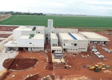 Governo contrata empresa para iluminar estacionamento do Hospital Regional
