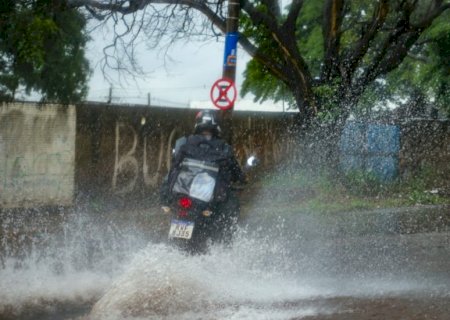 Inmet avisa para chuvas intensas e ventos de 60 km/h em Mato Grosso do Sul