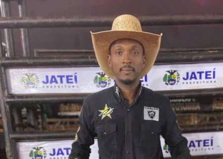 Fatimassulense enfrenta 4 touros e vence todos eles e pegando mais um Pódio no rodeio em Jateí