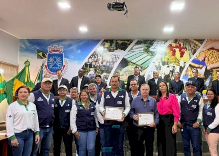 Vereadora Regiane Pecini homenageia Agentes de Saúde e Agentes de Combate à Endemias em Itaporã