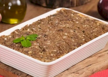 Prepare um kibe de forno recheado