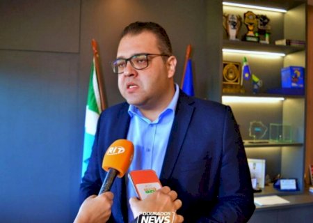 Prefeito deixa hospital após cirurgia no joelho