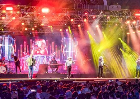 Trio Parada Dura não perde o DNA e encerra o Festival de Inverno de Bonito com chave de ouro