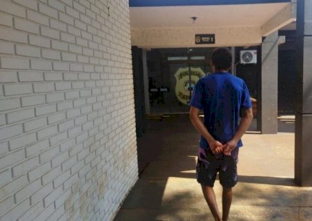 Homem é preso após furtar chinelos e doces em dois estabelecimentos de Dourados