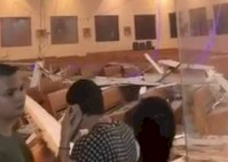 Forro de igreja desaba durante tempestade em Dourados