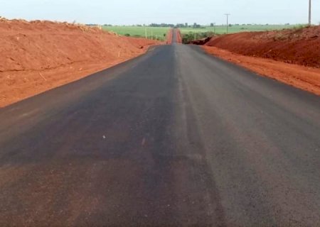 Obra de pavimentação em acesso à usina de Vicentina entra na reta final