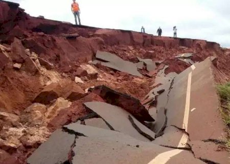 Juiz determina per&iacute;cia em rodovia que j&aacute; "derreteu" com chuva e eros&atilde;o